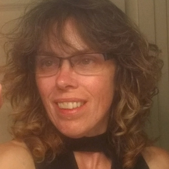 Meet your Posher, Angela - Picture 2 of 3